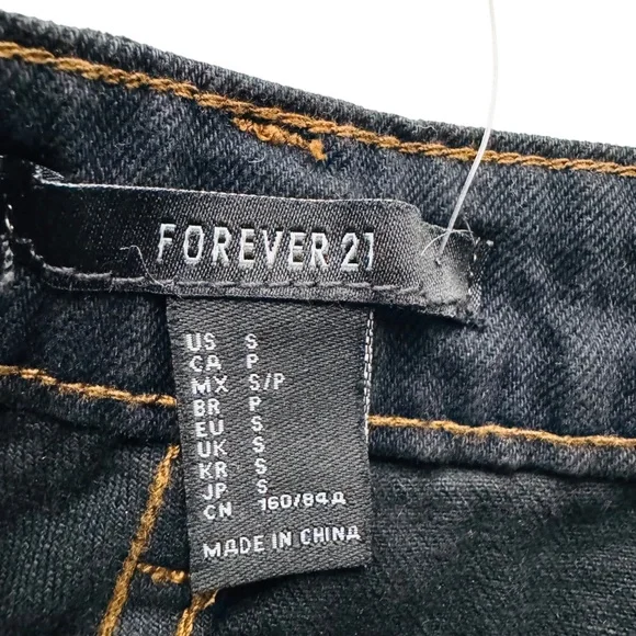 FOREVER 21 Black Distressed Frayed Hem Denim Shorts Size S NWT - Picture 3 of 6